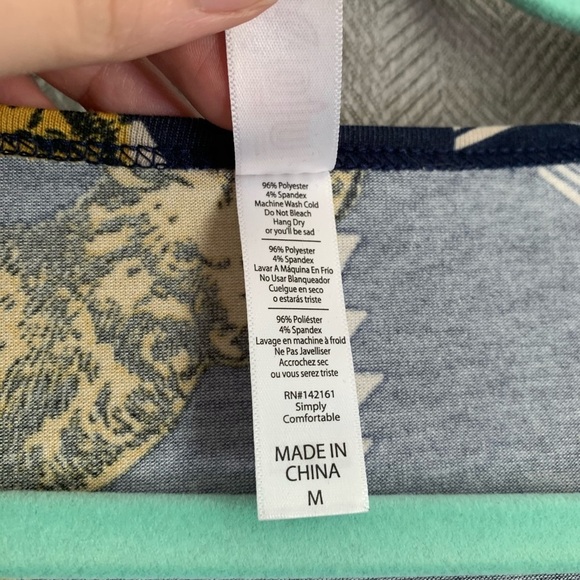 LuLaRoe Classic T Size Medium Wolves Arrows Rare Print - Picture 7 of 7